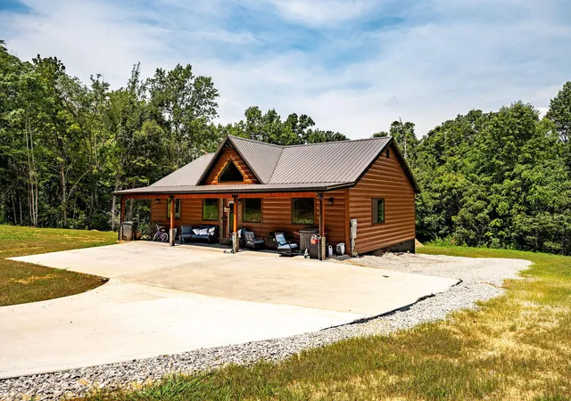 Photo 3 of Single family home for sale at 1003 Hickory Point Dr, Monticello, KY 42633 | MLS# 26022510 | Listing updated on 2026-08-31