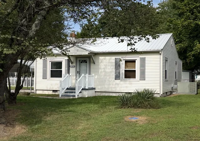Photo 1 of Sale Pending at 2707 Fairmont St, Paducah, KY 42003 | MLS# 26021965 | Listing updated on 2026-08-25