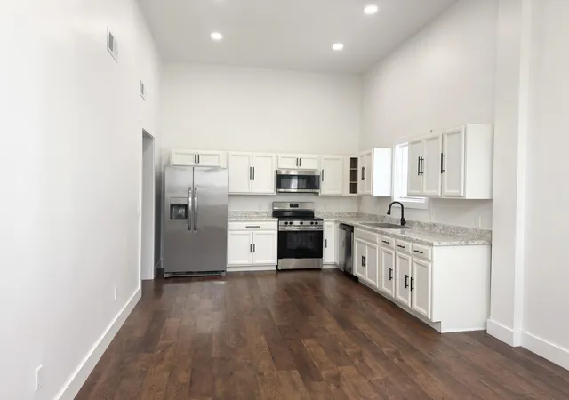 Photo 3 of Single family home for sale at 123 Oak St, Berea, KY 40403 | MLS# 26021940 | Listing updated on 2026-09-16