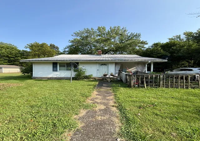 Photo 1 of Sale Pending at 2828 Tennessee St, Paducah, KY 42003 | MLS# 26022072 | Listing updated on 2026-08-28