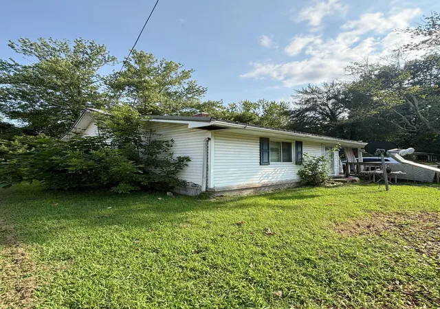 Photo 2 of Sale Pending at 2828 Tennessee St, Paducah, KY 42003 | MLS# 26022072 | Listing updated on 2026-08-28