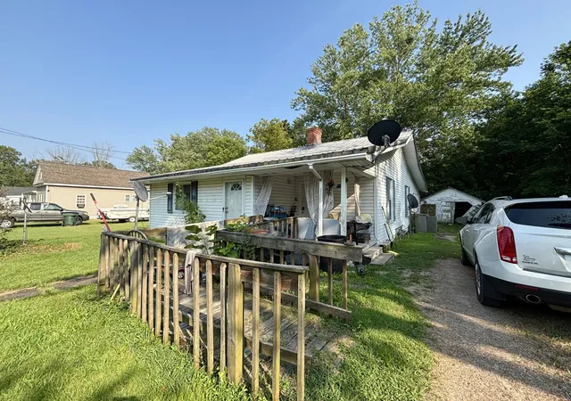 Photo 3 of Sale Pending at 2828 Tennessee St, Paducah, KY 42003 | MLS# 26022072 | Listing updated on 2026-08-28