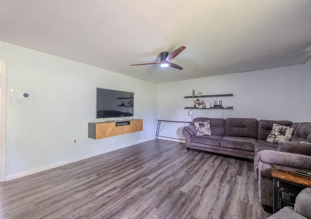 Photo 3 of Single family home for sale at 2778 Cedar Grv Rd, Somerset, KY 42501 | MLS# 26021949 | Listing updated on 2026-08-13