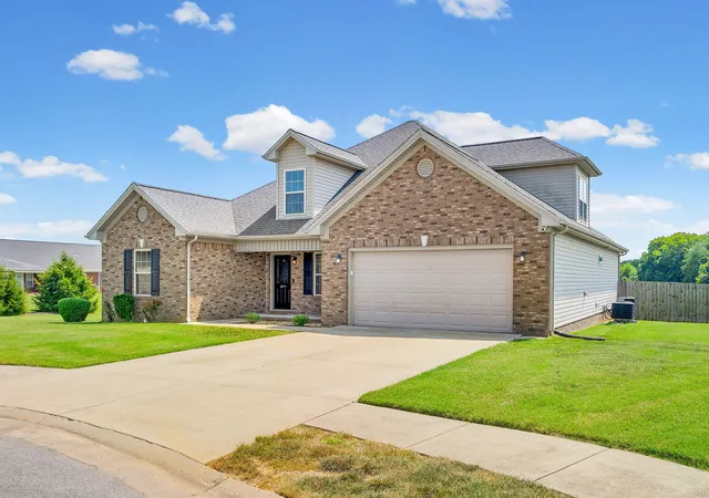 Photo 1 of Sale Pending at 609 Summerset Pl, Hopkinsville, KY 42240 | MLS# 26021964 | Listing updated on 2026-08-19