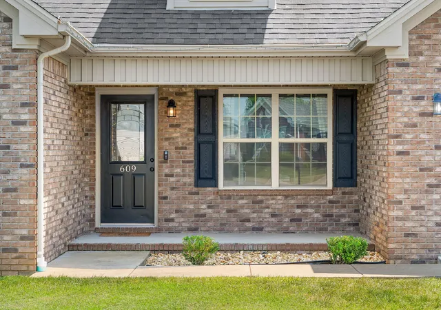 Photo 2 of Sale Pending at 609 Summerset Pl, Hopkinsville, KY 42240 | MLS# 26021964 | Listing updated on 2026-08-19