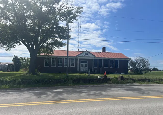Photo 3 of Single family home for sale at 7580 Mount Carmel Rd, Flemingsburg, KY 41041 | MLS# 26021962 | Listing updated on 2026-08-13
