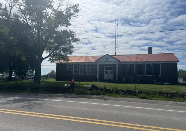 Photo 3 of Single family home for sale at 7580 Mount Carmel Rd, Flemingsburg, KY 41041 | MLS# 26021962 | Listing updated on 2026-08-13