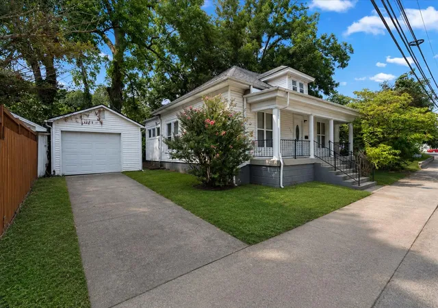 Photo 2 of Single family home for sale at 356 N 3rd Street, Richmond, KY 40475 | MLS# 26022017 | Listing updated on 2026-09-28