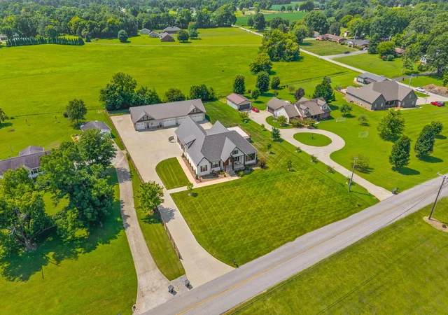 Photo 2 of Single family home for sale at 1953 Lovers Ln, Hopkinsville, KY 42240 | MLS# 26022203 | Listing updated on 2026-10-01
