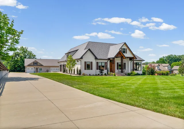 Photo 3 of Single family home for sale at 1953 Lovers Ln, Hopkinsville, KY 42240 | MLS# 26022203 | Listing updated on 2026-10-01
