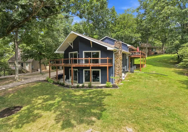 Photo 2 of Sale Pending at 262 Bayview Dr, Eddyville, KY 42038 | MLS# 26022139 | Listing updated on 2026-08-16