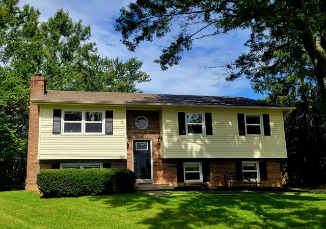 Photo 1 of Single family home for sale at 1401 Yosemite Cir, Lexington, KY 40517 | MLS# 26022311 | Listing updated on 2026-09-16