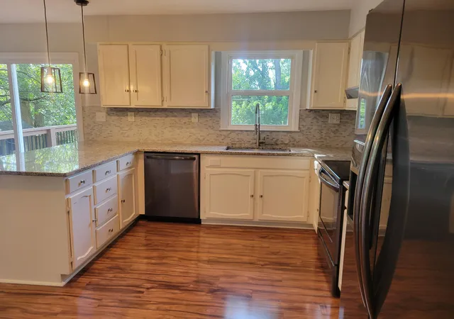 Photo 3 of Single family home for sale at 1401 Yosemite Cir, Lexington, KY 40517 | MLS# 26022311 | Listing updated on 2026-09-16