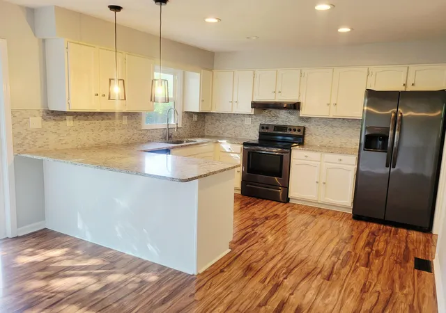 Photo 3 of Sale Pending at 1401 Yosemite Cir, Lexington, KY 40517 | MLS# 26022311 | Listing updated on 2026-10-13