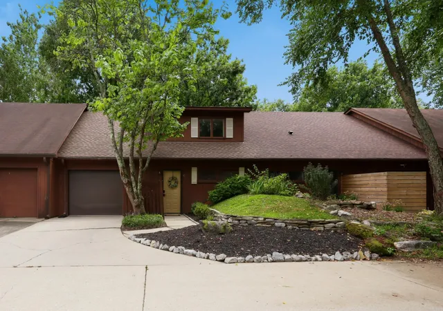 Photo 1 of Sale Pending at 516 Grove Ln #C, Lexington, KY 40517 | MLS# 26022691 | Listing updated on 2026-09-10