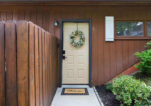 Photo 3 of Sale Pending at 516 Grove Ln #C, Lexington, KY 40517 | MLS# 26022691 | Listing updated on 2026-09-10