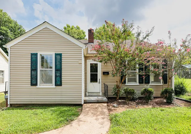 Photo 2 of Single family home for sale at 2832 Clark St, Paducah, KY 42001 | MLS# 26022293 | Listing updated on 2026-08-31