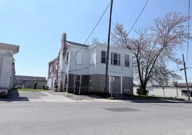 Photo 1 of Multi family home for sale at 702 S Clay St, Hopkinsville, KY 42240 | MLS# 26022102 | Listing updated on 2026-09-15
