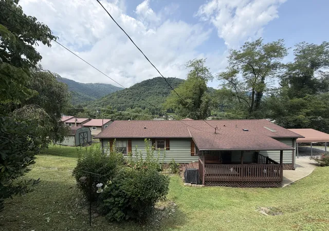 Photo 1 of Sale Pending at 104 Fuson St, Evarts, KY 40828 | MLS# 26022004 | Listing updated on 2026-09-18