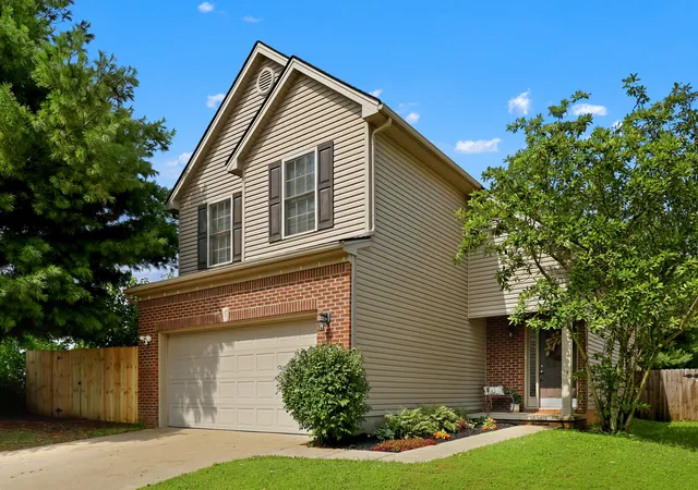 Photo 2 of Sale Pending at 3981 Winthrop Dr, Lexington, KY 40514 | MLS# 26021997 | Listing updated on 2026-09-14