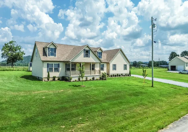 Photo 3 of Single family home for sale at 700 Aubrie Blvd, Flemingsburg, KY 41041 | MLS# 26021996 | Listing updated on 2026-08-13