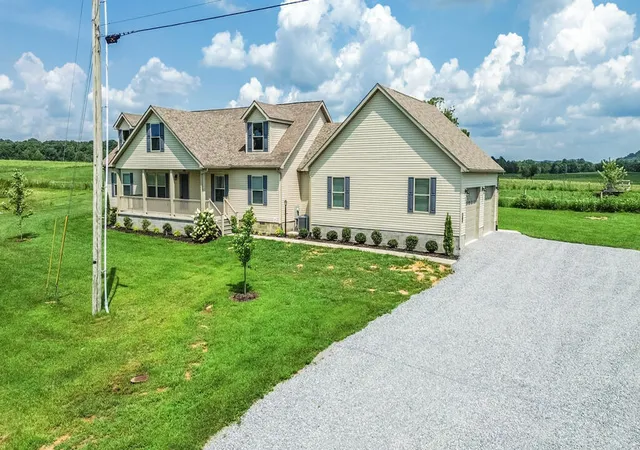 Photo 4 of Single family home for sale at 700 Aubrie Blvd, Flemingsburg, KY 41041 | MLS# 26021996 | Listing updated on 2026-08-13