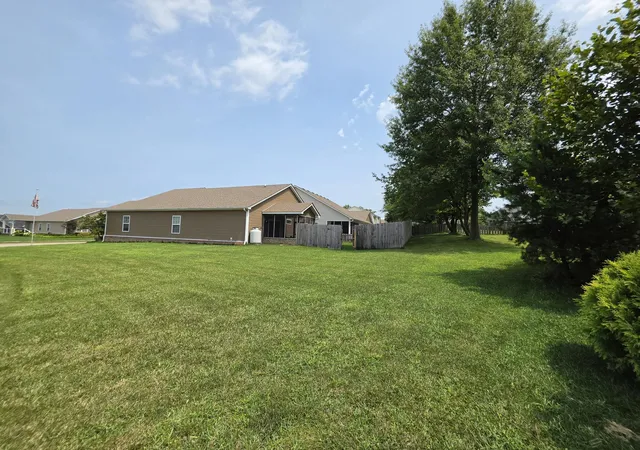 Photo 4 of Single family home for sale at 100 Stephen Dr, Georgetown, KY 40324 | MLS# 26022023 | Listing updated on 2026-10-09
