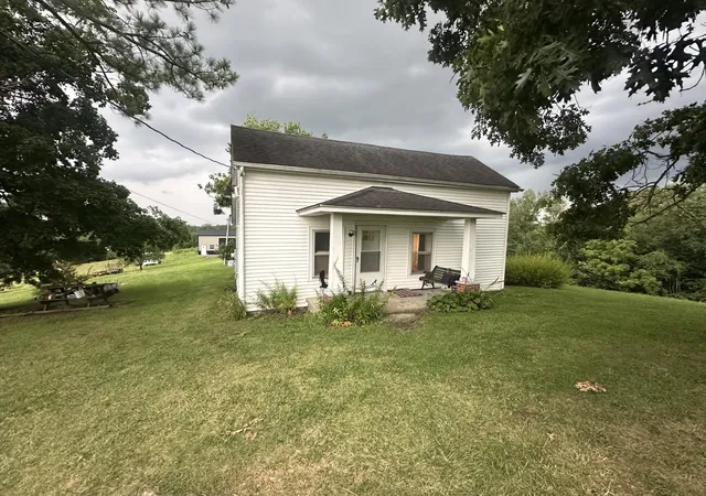 Photo 3 of Single family home for sale at 405 Nick Ln, Winchester, KY 40391 | MLS# 26022030 | Listing updated on 2026-09-19