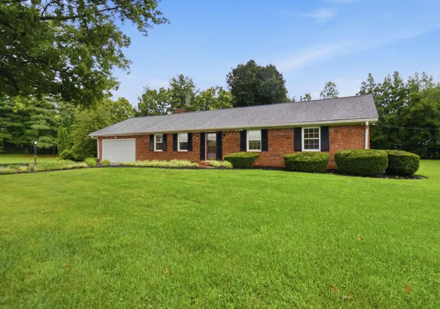 Photo 3 of Sale Pending at 4660 Athens Walnut Hl Pike, Lexington, KY 40515 | MLS# 26022192 | Listing updated on 2026-09-29