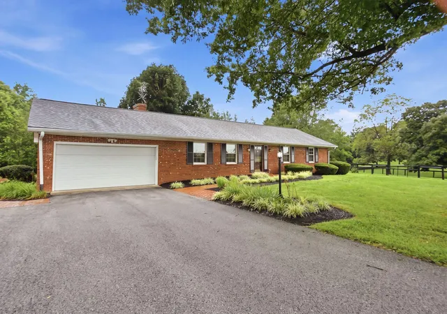 Photo 3 of Sale Pending at 4660 Athens Walnut Hl Pike, Lexington, KY 40515 | MLS# 26022192 | Listing updated on 2026-09-29