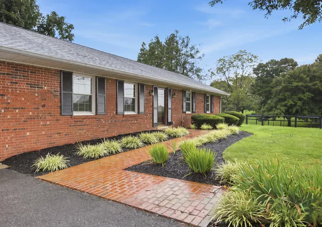 Photo 4 of Sale Pending at 4660 Athens Walnut Hl Pike, Lexington, KY 40515 | MLS# 26022192 | Listing updated on 2026-09-29