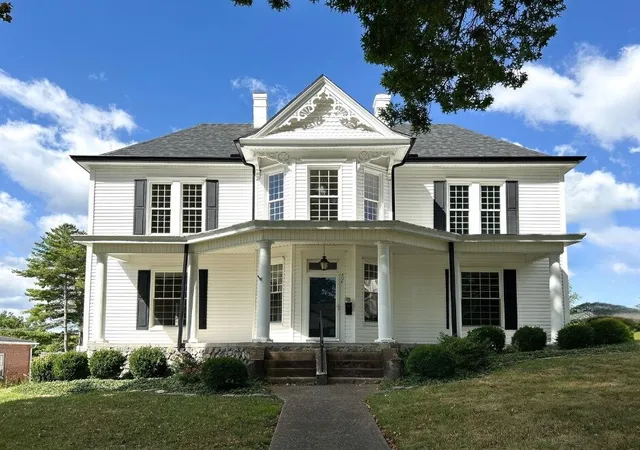 Photo 1 of Single family home for sale at 406 N Main St, Somerset, KY 42501 | MLS# 26022064 | Listing updated on 2026-08-14