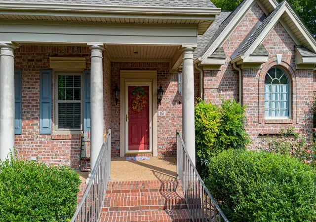 Photo 2 of Sale Pending at 18 Alle De Jeanne, Paducah, KY 42001 | MLS# 26022524 | Listing updated on 2026-08-20