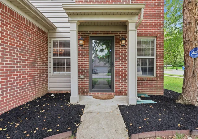 Single family home for sale at 804 Winding Oak Trl, Lexington, KY 40511 | MLS# 26022898