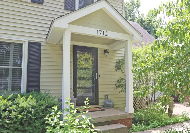 Photo 3 of Single family home for sale at 1712 Brk Park Dr, Lexington, KY 40515 | MLS# 26022079 | Listing updated on 2026-08-27