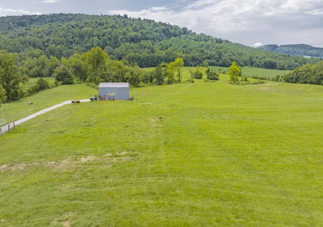 Photo 3 of House for sale at 4998 E Kentucky 92, Monticello, KY 42633 | MLS# 26023820 | Listing updated on 2026-08-31