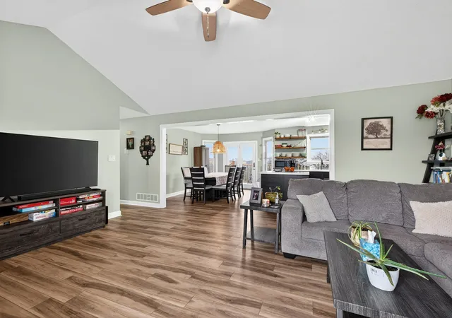 Photo 4 of Sale Pending at 121 Mockingbird Hl Dr, Richmond, KY 40475 | MLS# 26022087 | Listing updated on 2026-09-09