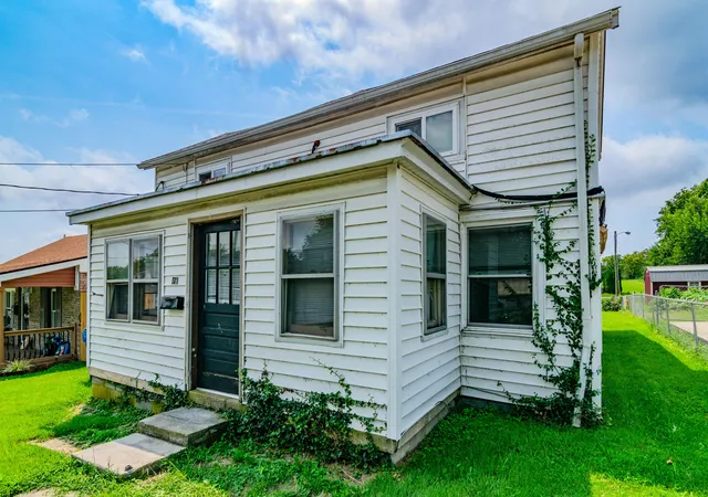 Photo 2 of Single family home for sale at 16 Denny Ave, Winchester, KY 40391 | MLS# 26022585 | Listing updated on 2026-09-29