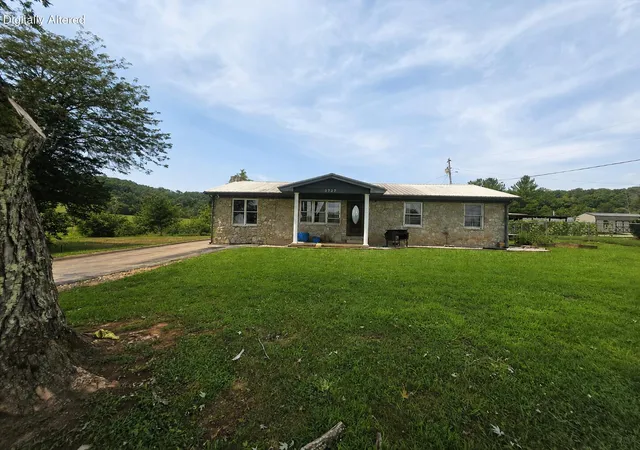 Single family home for sale at 3727 Ky 192, Somerset, KY 42501 | MLS# 26022112