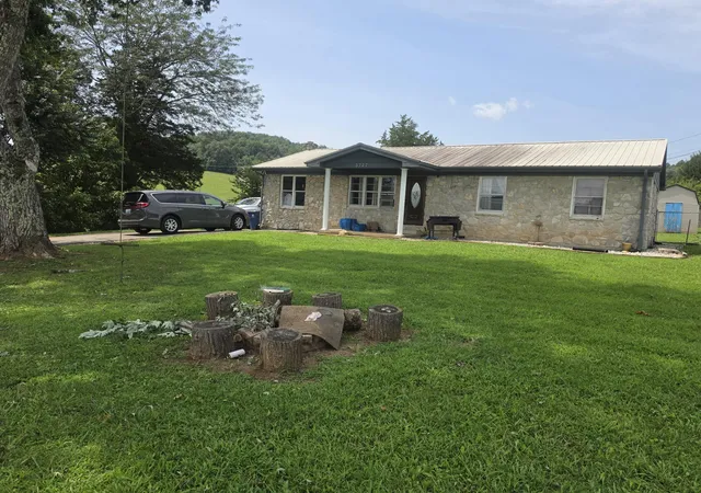 Photo 3 of Single family home for sale at 3727 Ky 192, Somerset, KY 42501 | MLS# 26022112 | Listing updated on 2026-09-29