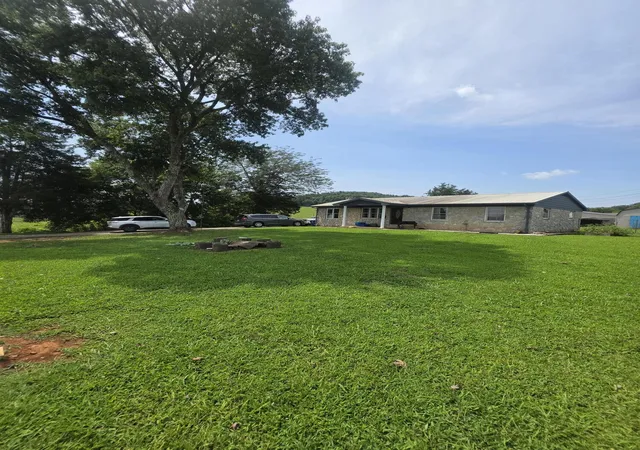 Photo 3 of Single family home for sale at 3727 Ky 192, Somerset, KY 42501 | MLS# 26022112 | Listing updated on 2026-09-29