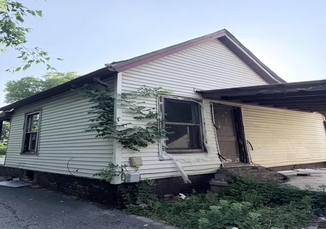 Photo 2 of Multi family home for sale at 700 E 7th Street, Hopkinsville, KY 42240 | MLS# 26022122 | Listing updated on 2026-09-15