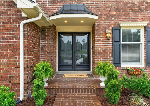 Photo 3 of Single family home for sale at 2063 Manor Dr, Lexington, KY 40502 | MLS# 26022118 | Listing updated on 2026-09-16