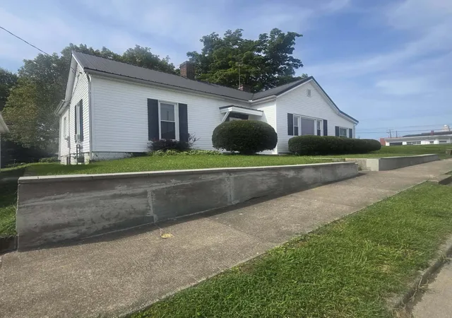 Photo 1 of Single family home for sale at 206 Richmond St, Lancaster, KY 40444 | MLS# 26022280 | Listing updated on 2026-08-17
