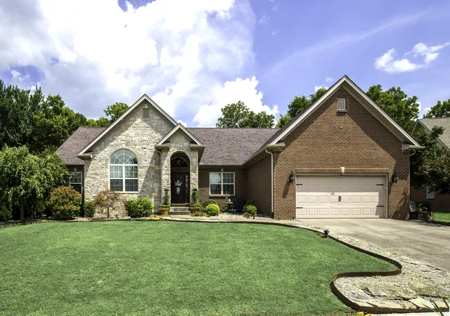 Photo 1 of Sale Pending at 4040 Greentree Rd, Versailles, KY 40383 | MLS# 26022384 | Listing updated on 2026-09-09