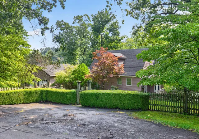 Photo 1 of Sale Pending at 750 Chimney Rock Rd, Harrodsburg, KY 40330 | MLS# 26022181 | Listing updated on 2026-09-07