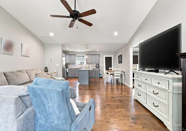 Photo 3 of Single family home for sale at 130 Elk Dr, Stamping Ground, KY 40379 | MLS# 26022166 | Listing updated on 2026-09-30