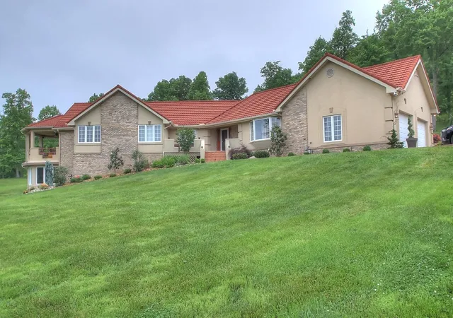 Single family home for sale at 532 Becks Crk Rd, Williamsburg, KY 40769 | MLS# 26022158