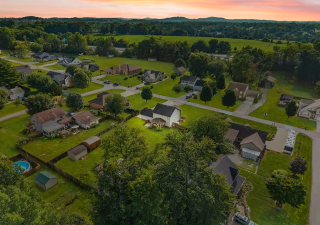 Photo 2 of Sale Pending at 321 Huckleberry Ln, London, KY 40744 | MLS# 26022160 | Listing updated on 2026-08-22