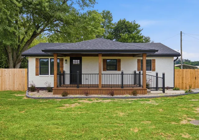 Photo 1 of Sale Pending at 650 Bedford Rd, Jeffersonville, KY 40337 | MLS# 26022185 | Listing updated on 2026-09-18